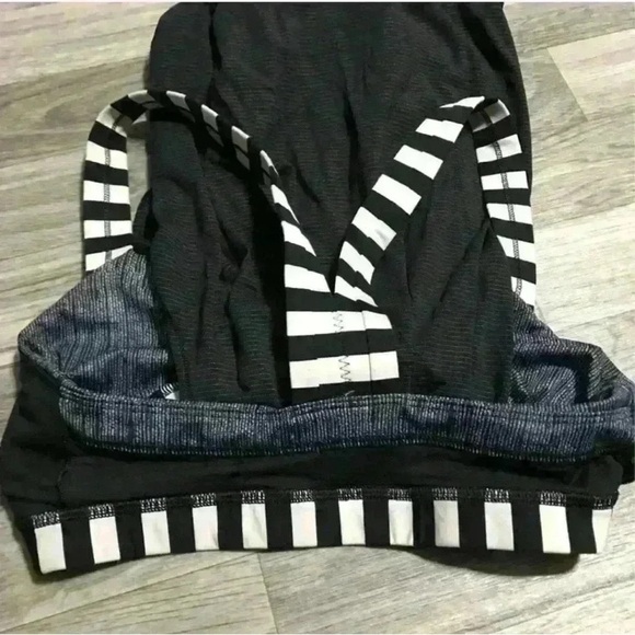 Lulu lemon Black Striped rest less tank black/burlap texture black dune. - Picture 13 of 13